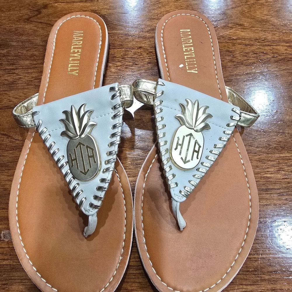 Marleylilly Women's Size 8 Ivory Gold Thong Sandal Pineapple Monogram Metallic